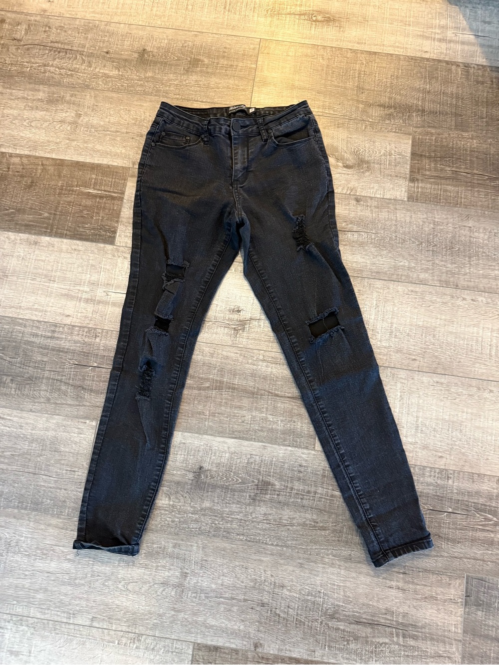 Blue Age Denim Women’s Black Distressed Ankle Jeans – Size 7 🖤🩶🖤